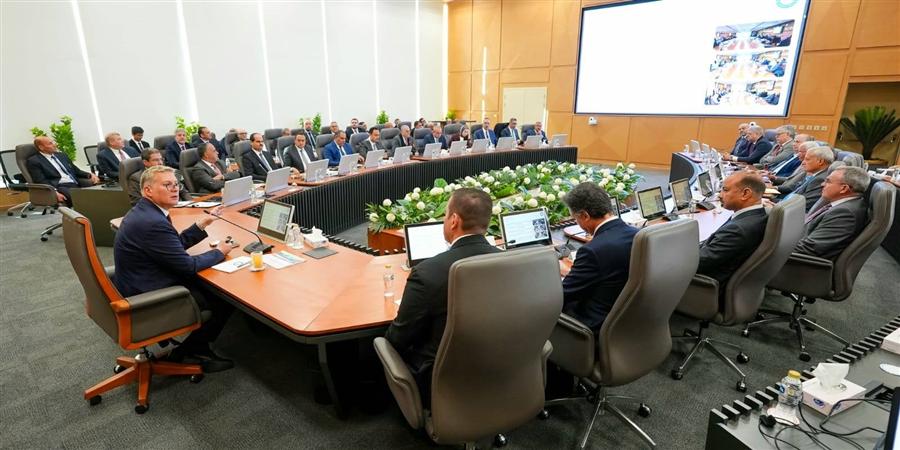 وزير البترول يبحث مع شركاء الاستثمار العالميين تكثيف أنشطة الاستكشاف